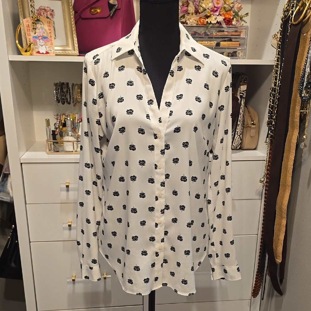 Women's Ann Taylor White and Black Floral Button-Up Shirt